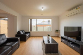 Relaxing Family Home in the heart of Tarneit, Tarneit